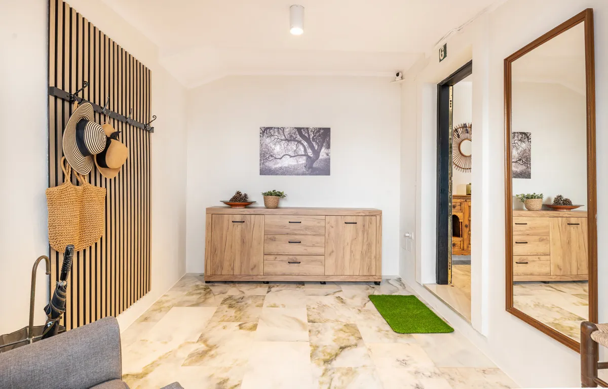 d9a4e6d8-c096-4f4a-9b82-e9b7f7053a5b