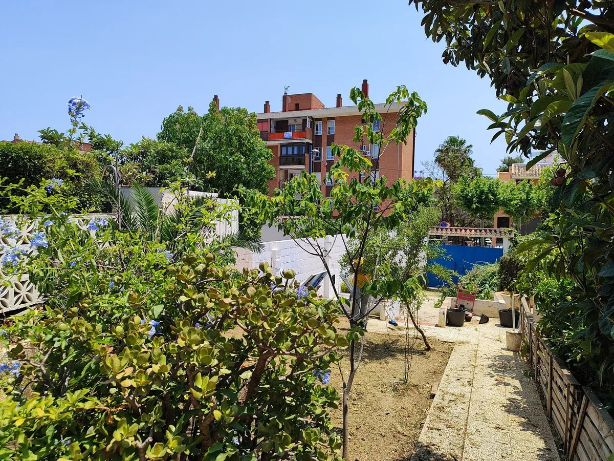 b9121e83-51a0-4872-b77e-d467aa83b6c6