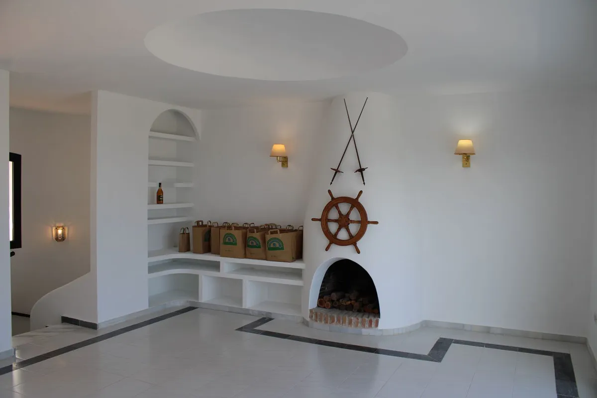 7bbcd33b-2373-47dc-89ca-ce0a273abe73