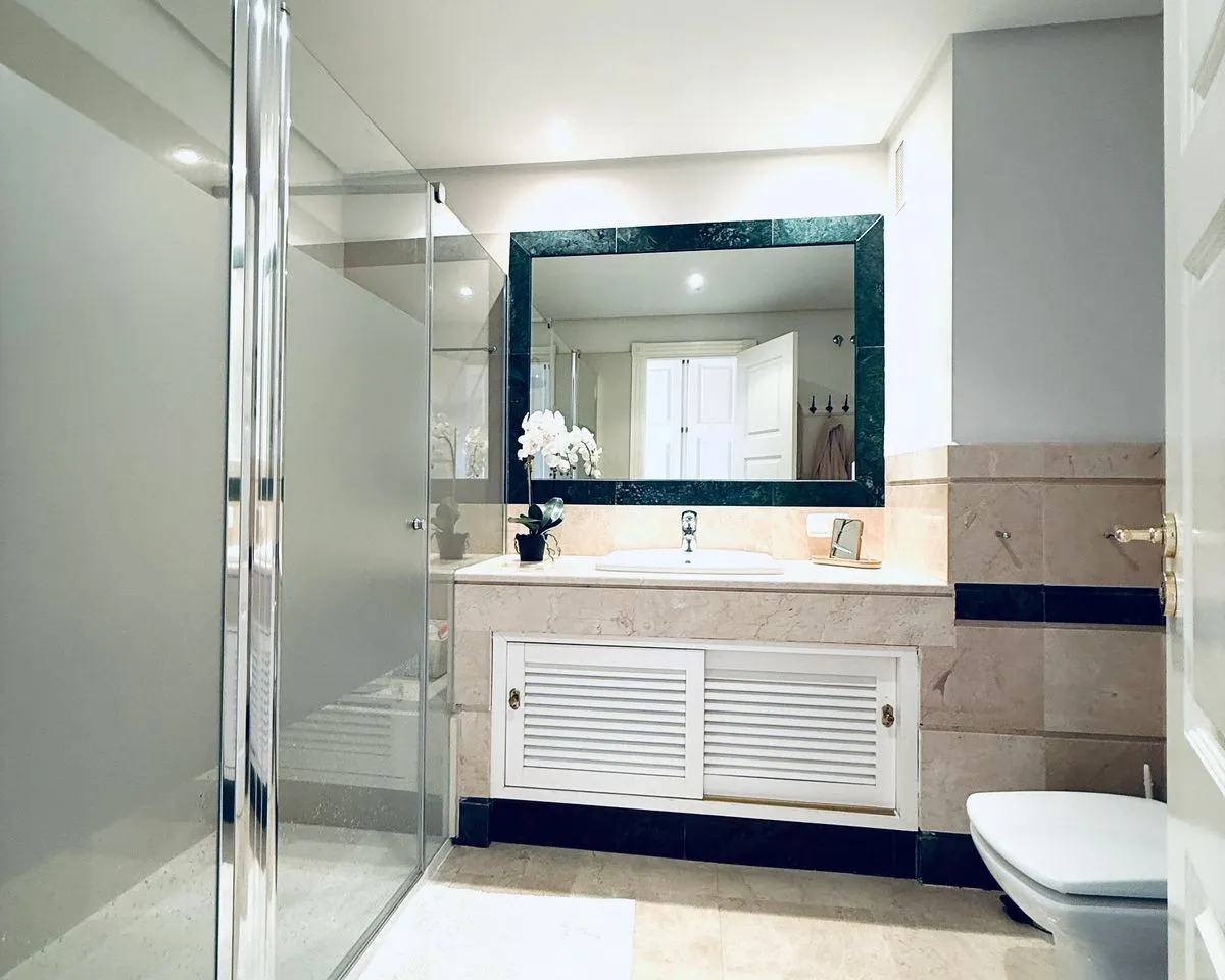 32327774-a0ff-4882-8097-cedef36d0382