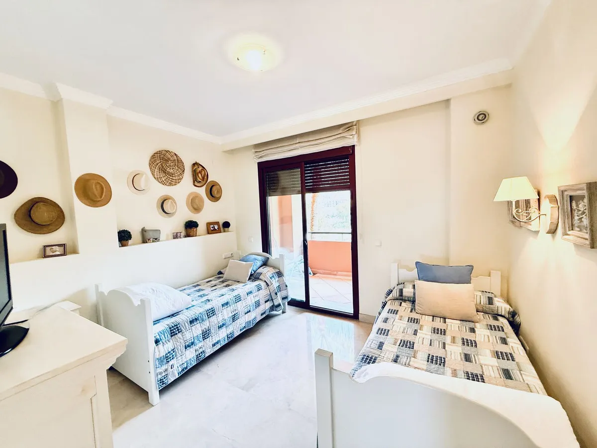 bad09ea9-0005-4c96-87e0-0486e86a51b2