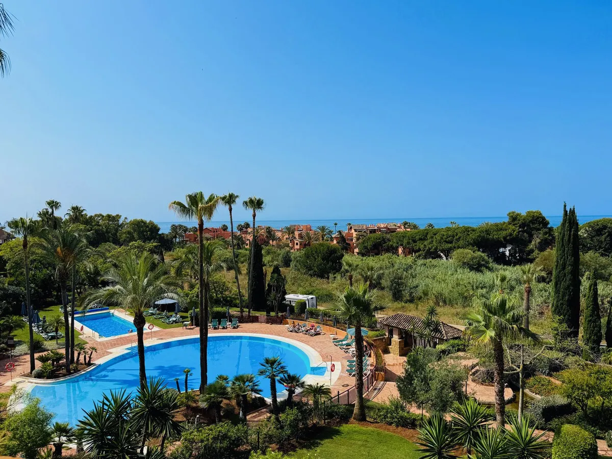 ddb7c8b6-b498-4a3e-a9c2-f9512e895a6c