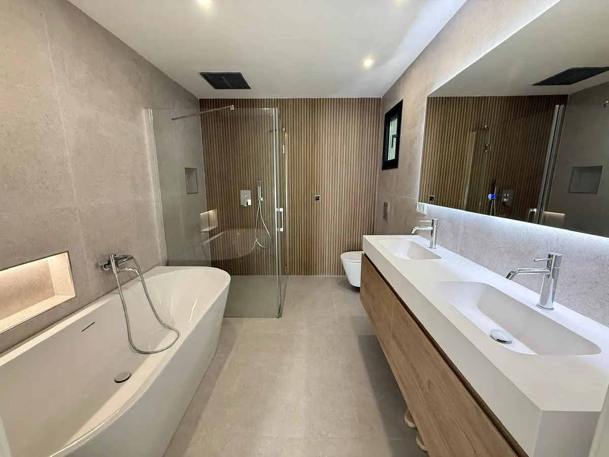 06b97383-956c-4c39-8f05-c1626161d4f5