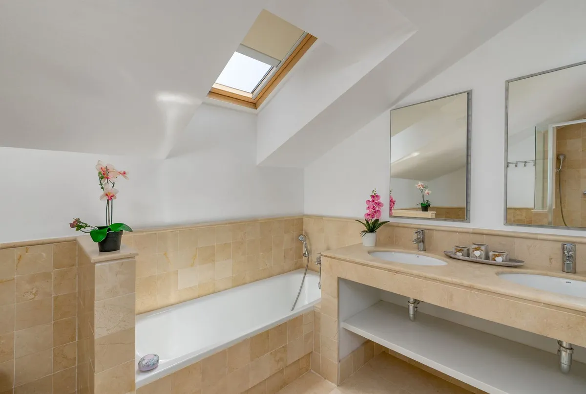 ab6b1bf5-d118-4f93-85f2-a46e681c8e6c