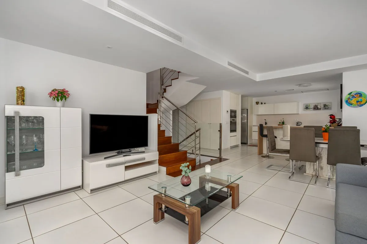 d08283d3-9587-49b6-8734-c4b8cab1be65