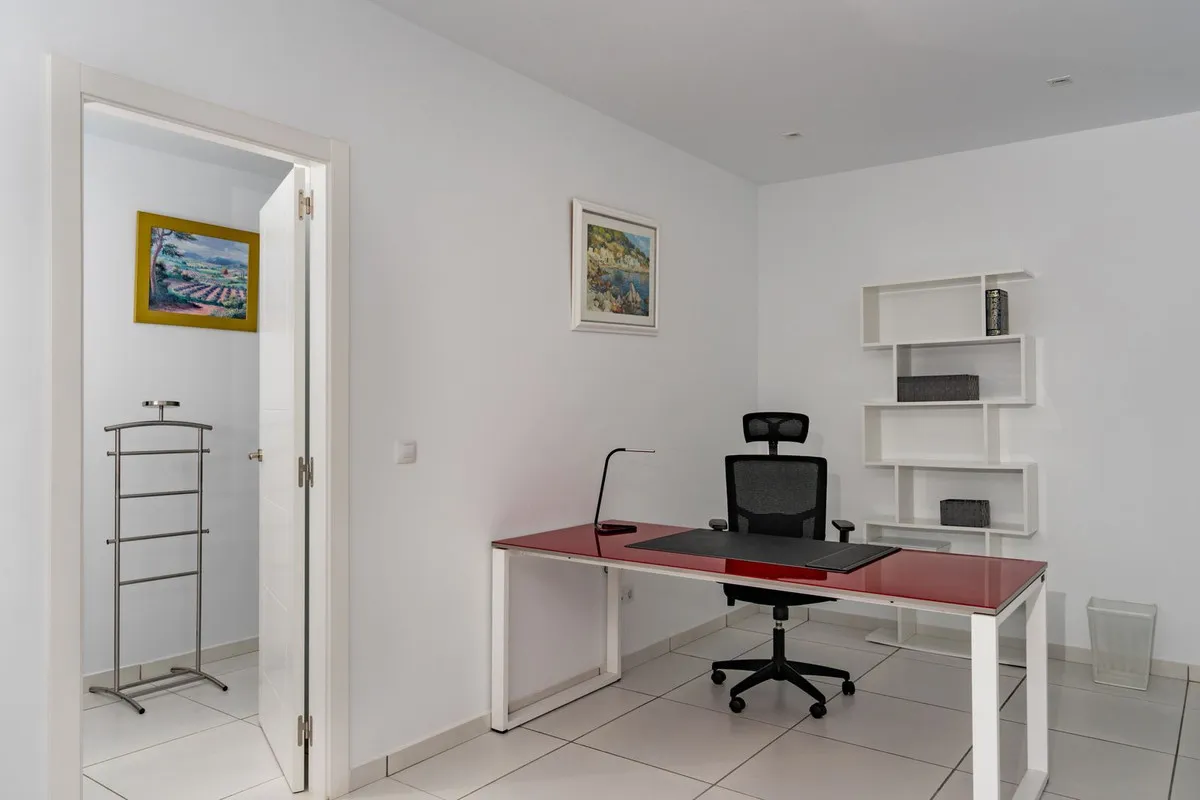 d2ab2bf4-37a0-4ac8-a2f7-b824e229019e