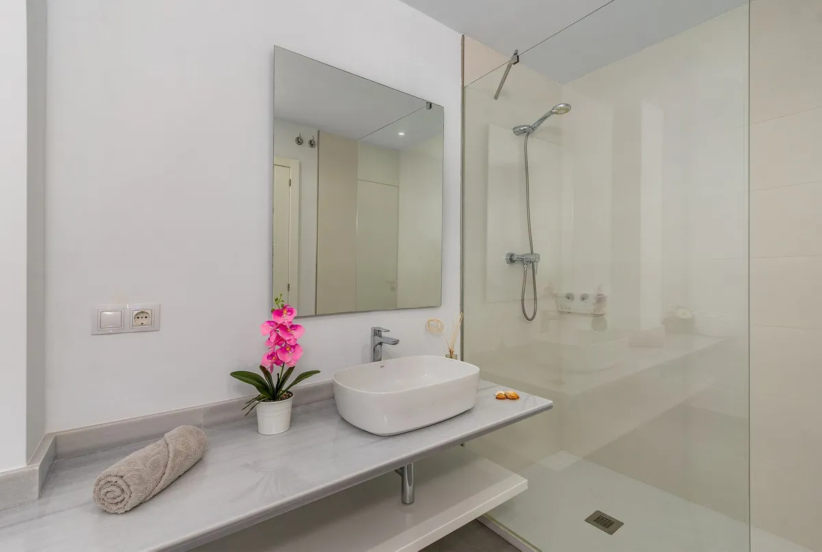 e5cc939f-8427-4dd2-81ae-97198690b57a