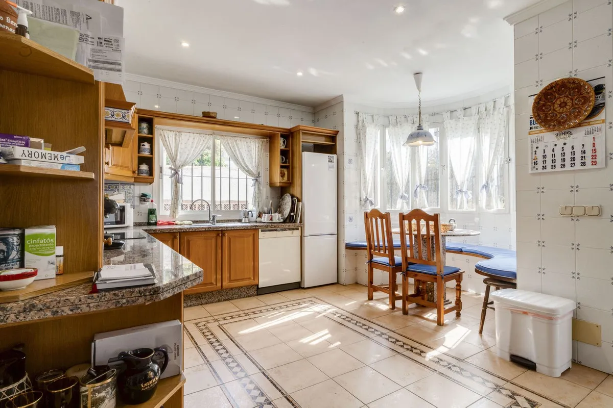 37ef5656-30ef-453d-8f2f-4f0980fe5b65