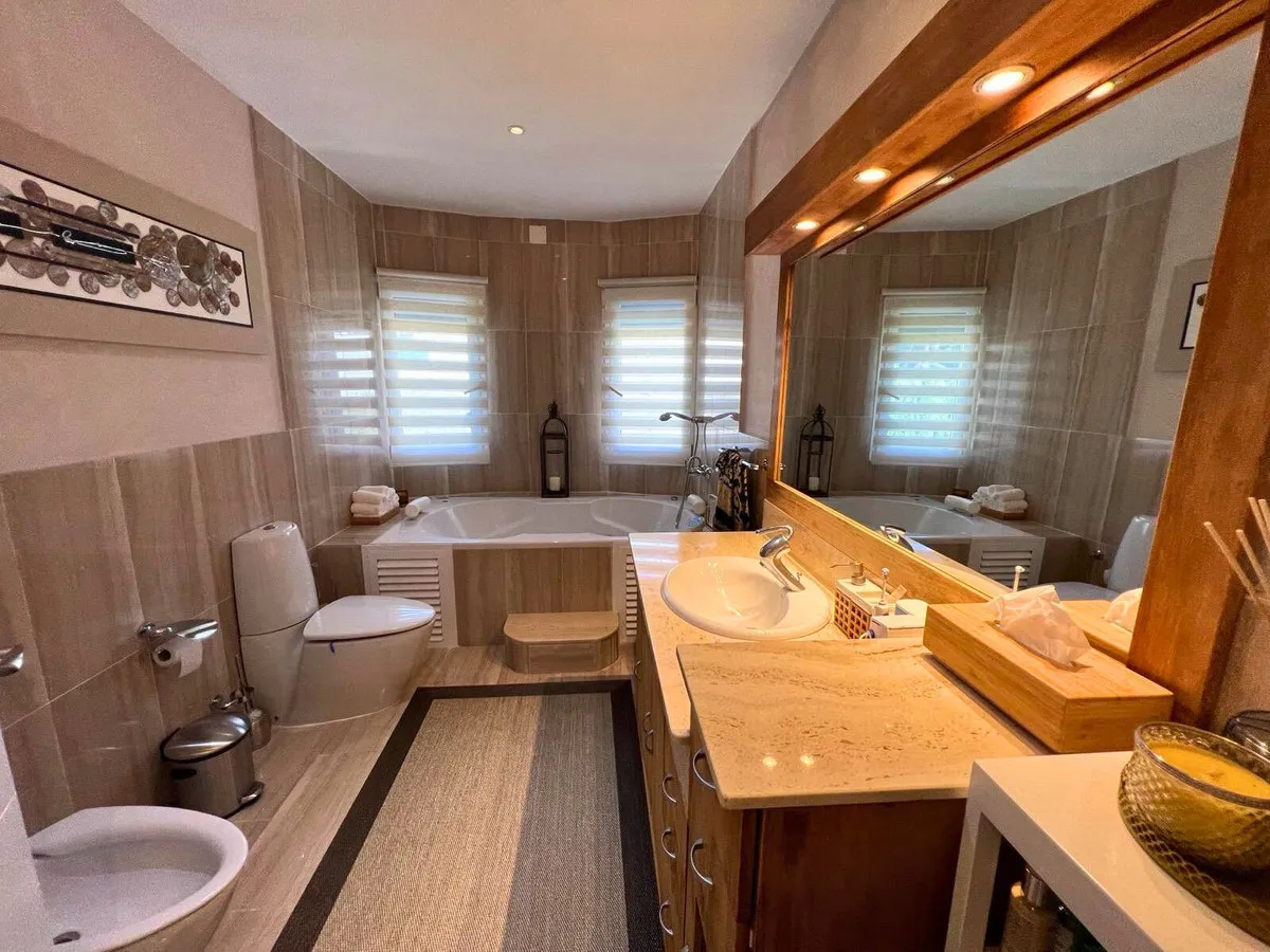 1ce0aee0-49e7-4b0d-8e99-0a3c3725954a