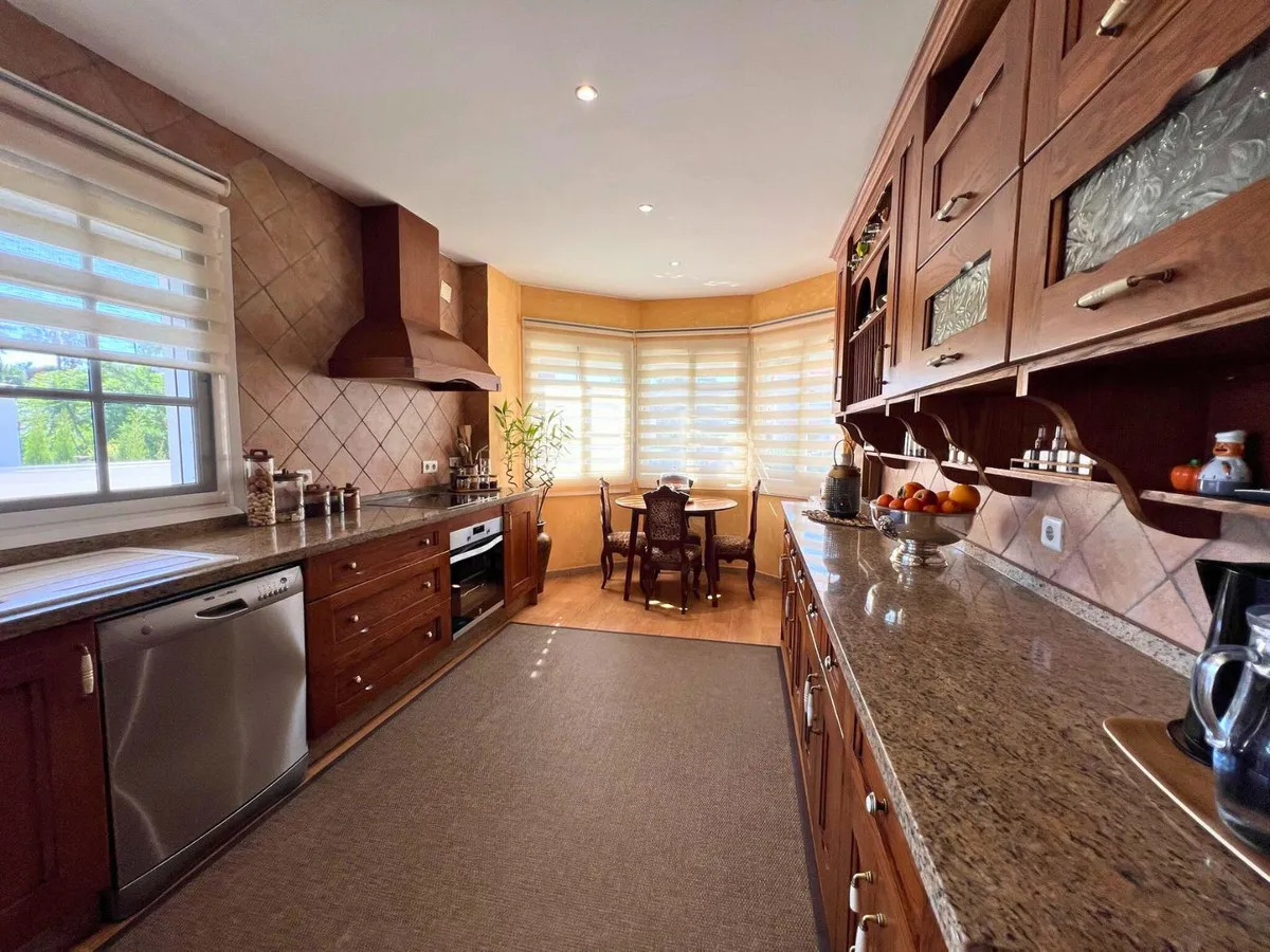 f2999a30-17d0-43e0-924a-7f09f5d9d199