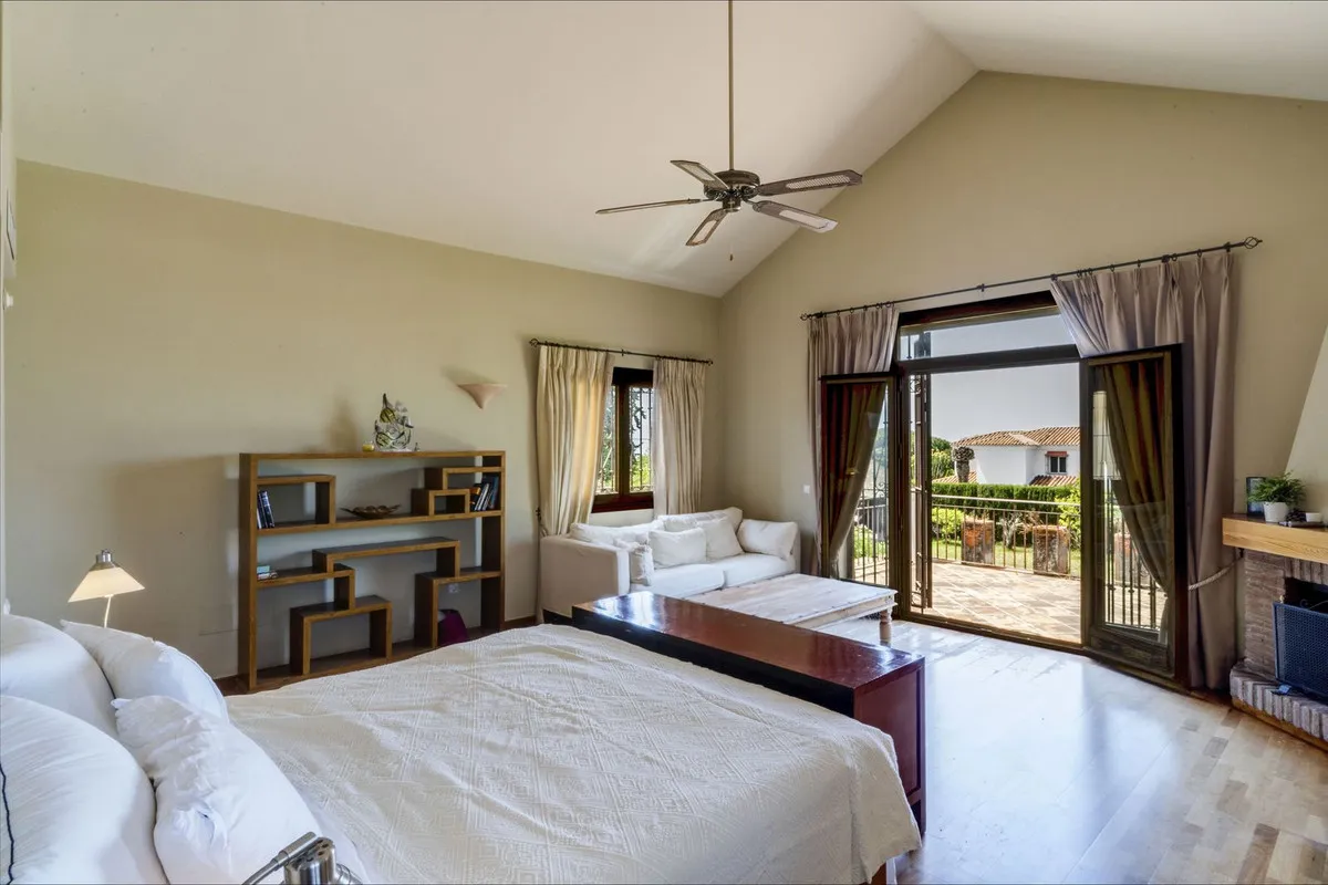 2c501ec8-084d-4ce4-9c2d-df58c919c5e1