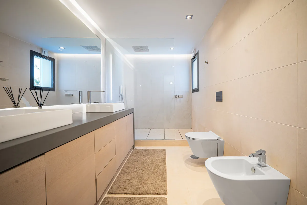 42b3694f-a293-431d-87a0-c5bd40275135