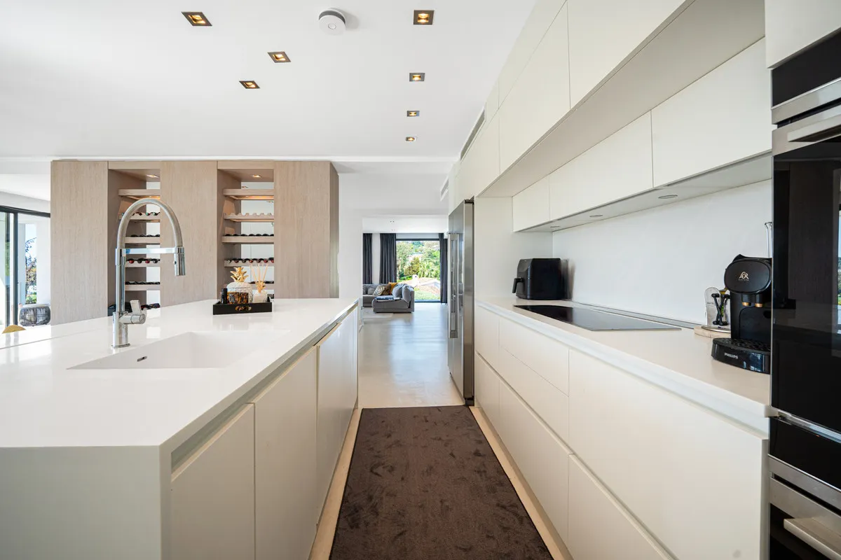 89906fde-aa39-444e-bb30-b03a3527a206