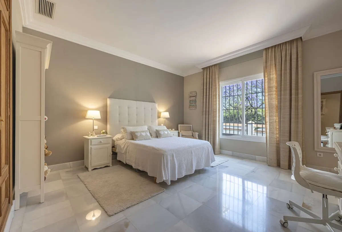 08024b77-9648-4d50-9bb8-78b2d441f267