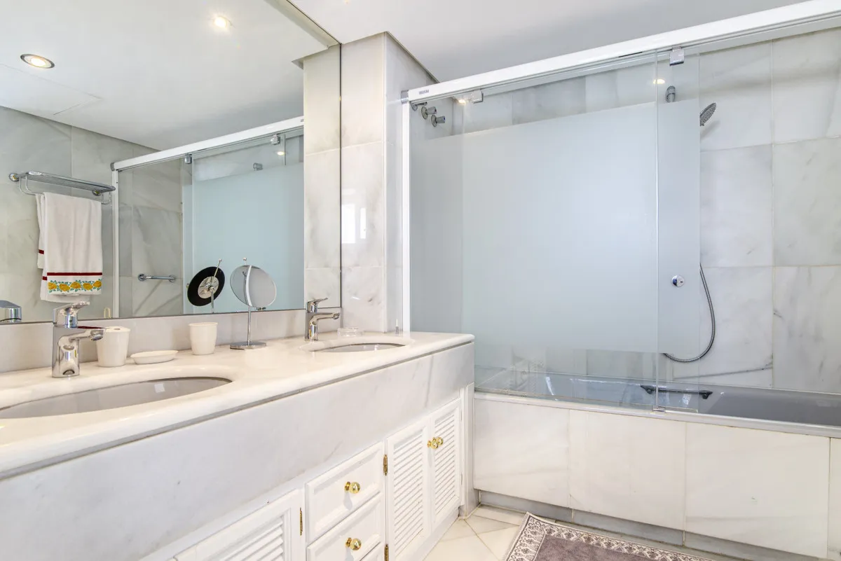 5c59351d-60cd-47c8-8849-6fa7b27a2694