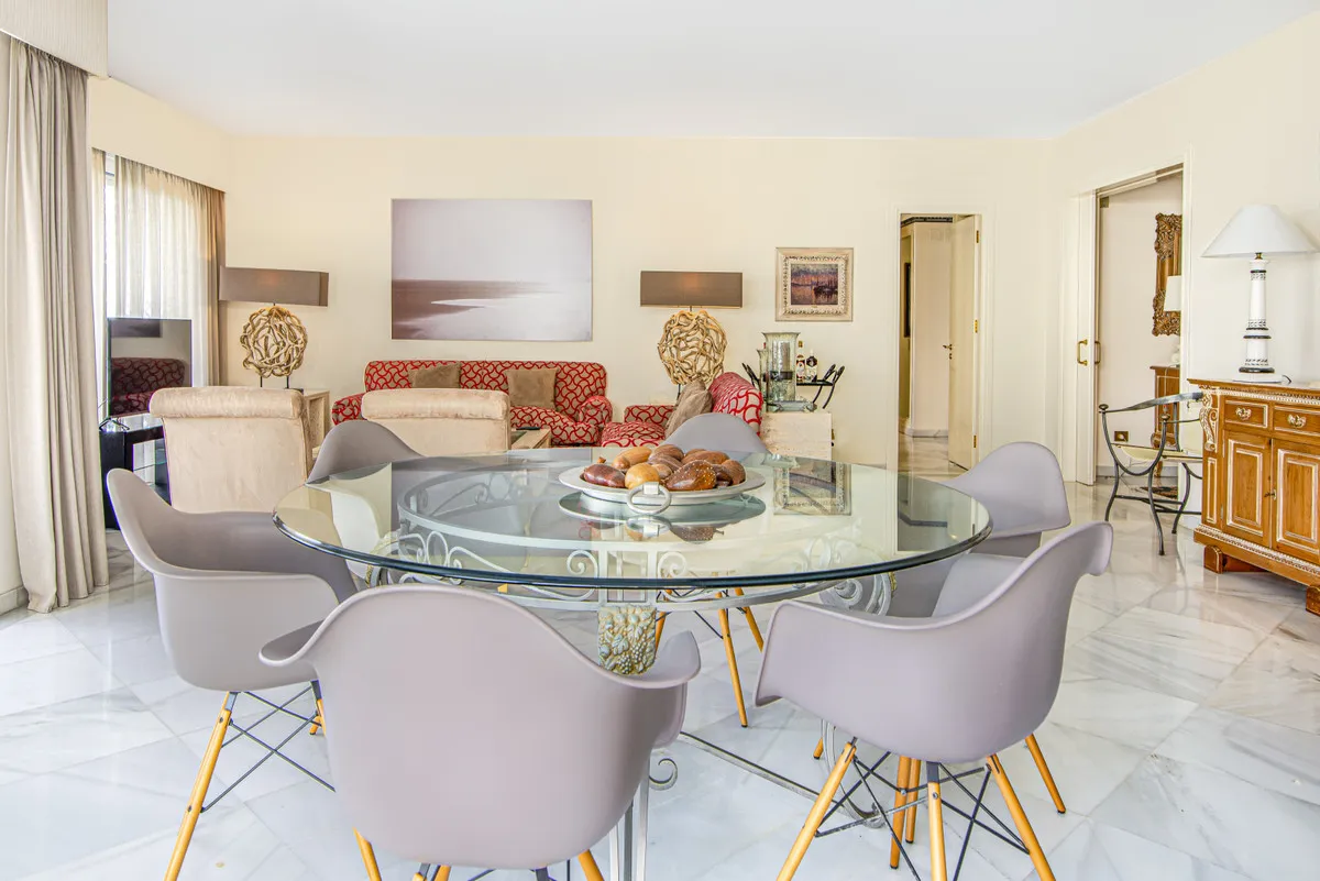 8c5d32fb-ff12-4320-b18a-79c739a53a80