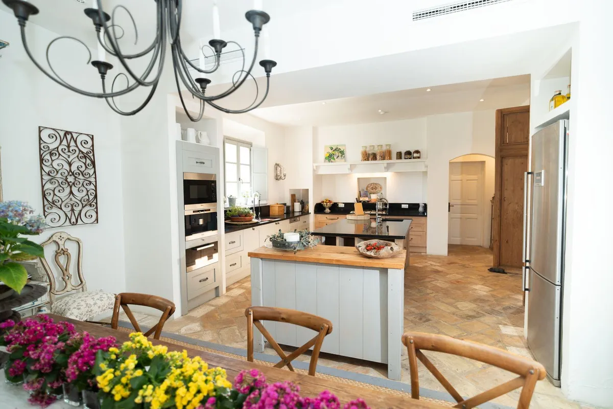 e585b0c3-619a-4e2a-b6bc-6092416c6cee