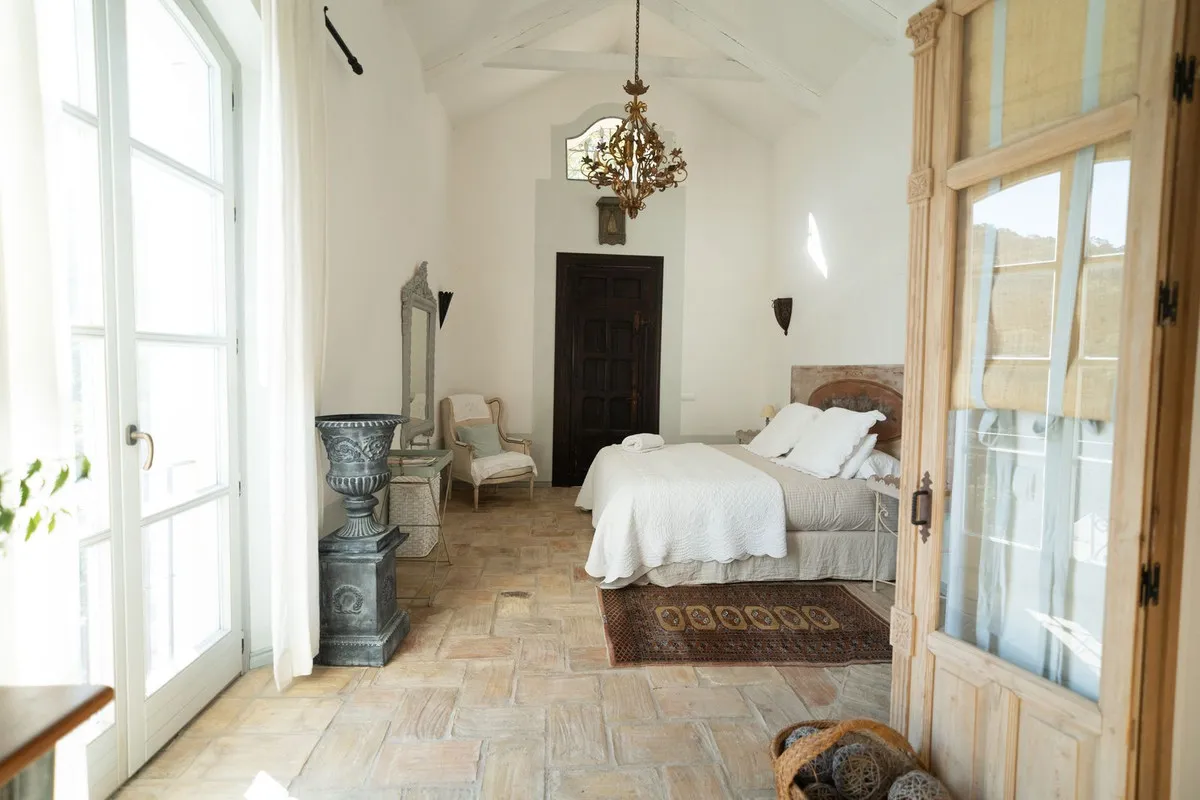 f8235e09-a3e1-418a-9f26-1ea19ed14fc5