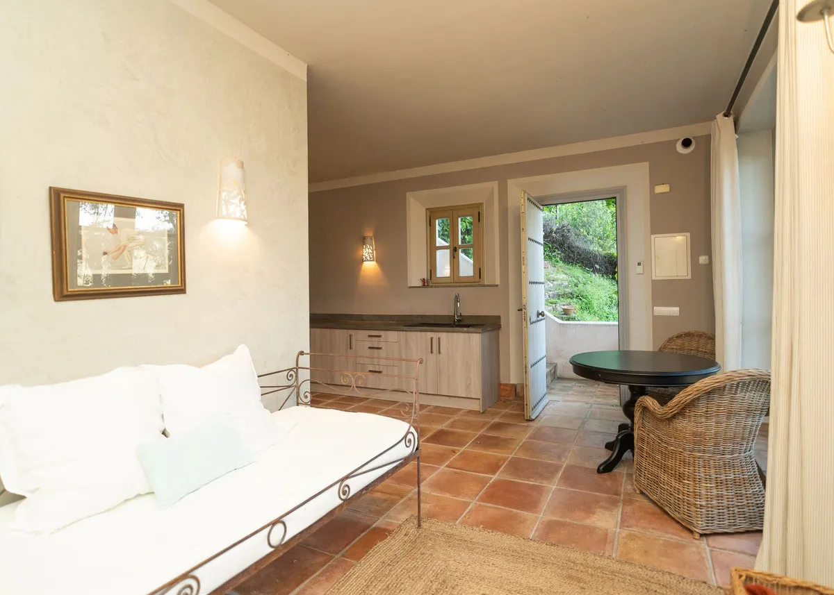 fdc73c9b-1458-423d-b080-4caf3491531c