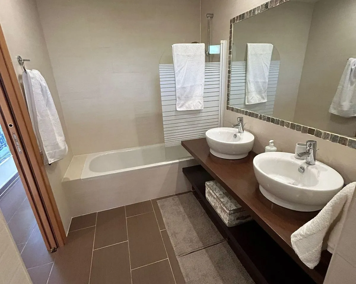 fd7f6ab8-dc3a-40eb-bef4-1e9ef6745e72