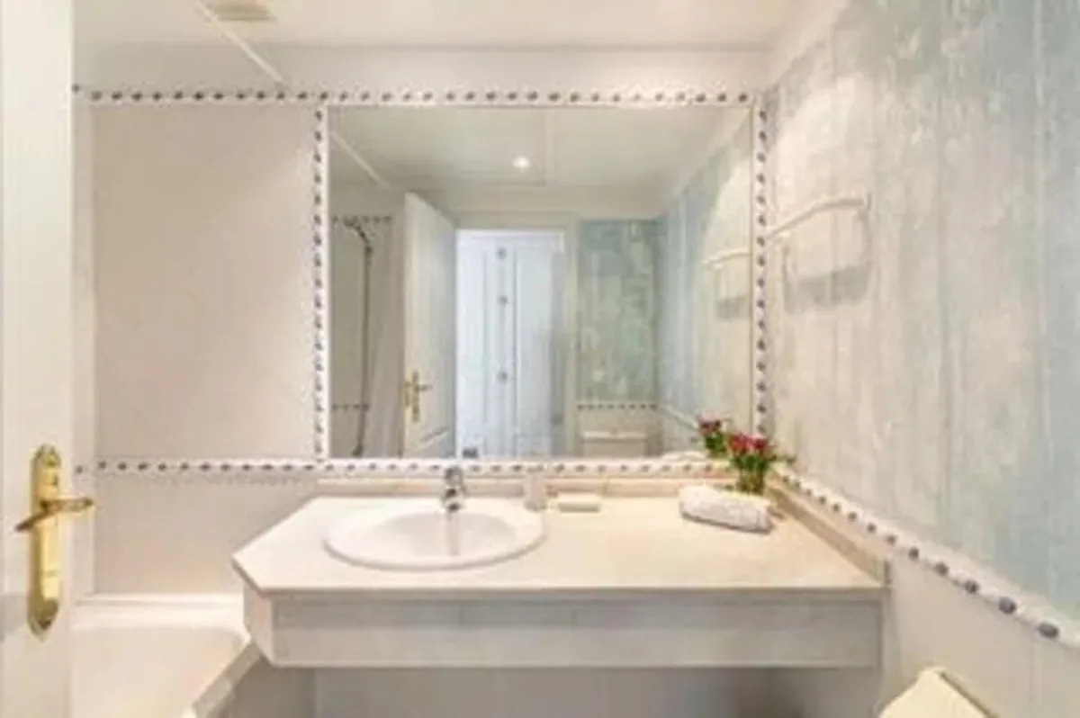 28dc20e2-48ce-4f04-b15a-497a48bf1b9c