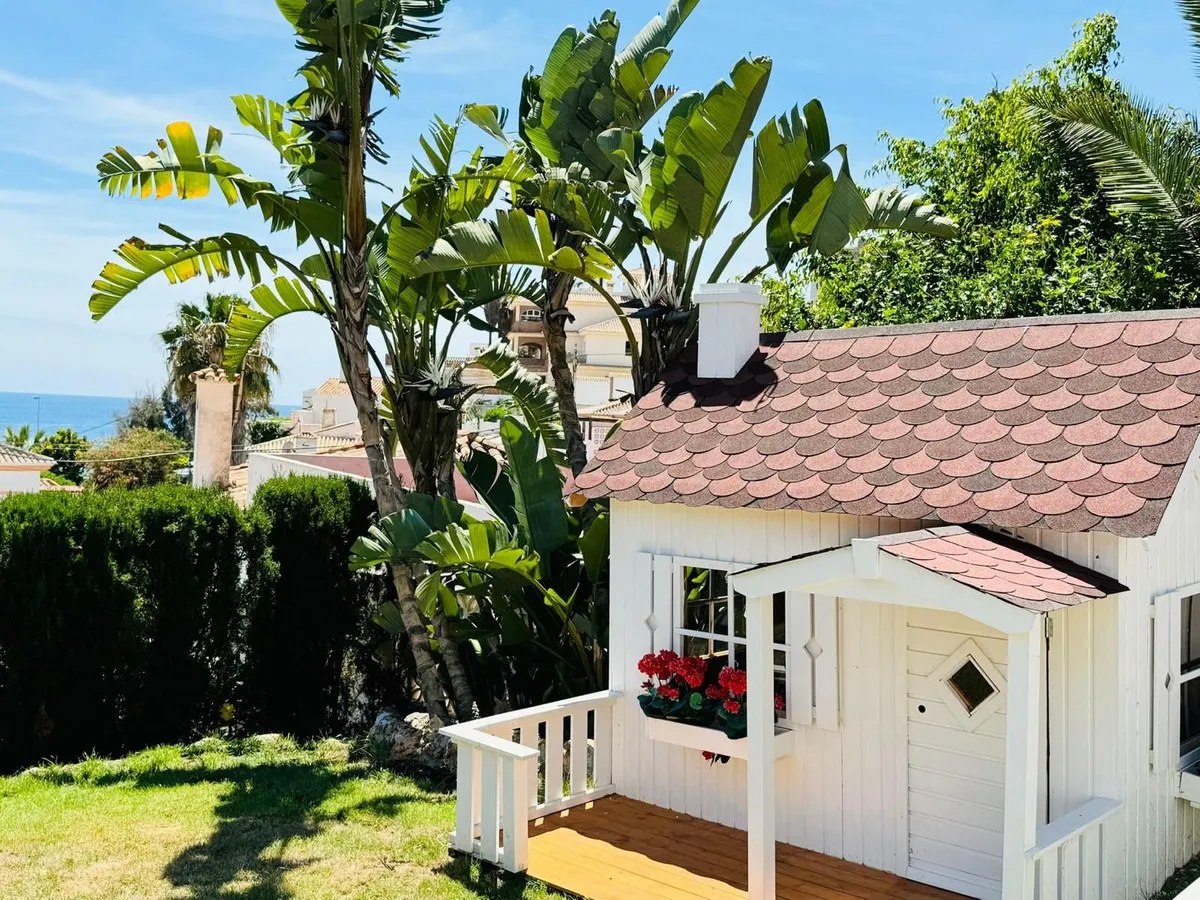 2d607a2e-c5d8-40c5-a7a3-52141bf27e6e