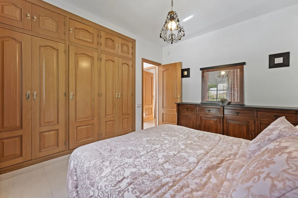 08bdc9c9-9590-4949-a161-6d6e9c726f22