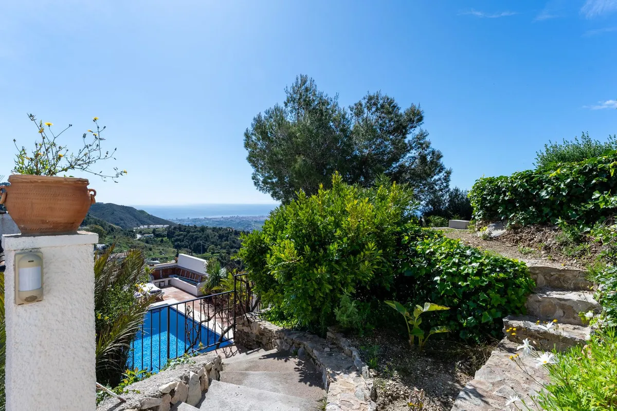 605af69d-6b39-4419-8c32-85aab57fd9cb