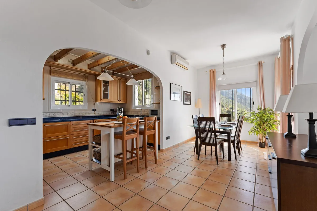 b7e694f1-370c-4b62-9541-020c06e924a9