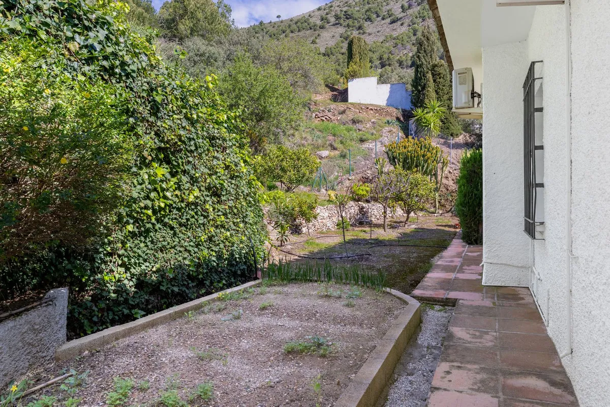 f575eb40-1dc2-456c-b9ad-4f245c14c4b9