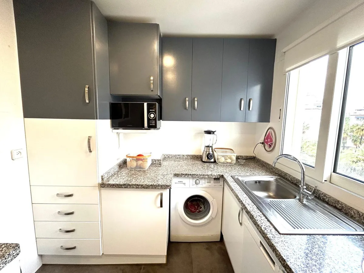 9f93a964-93dd-4fc6-9c53-fb57516b5eae