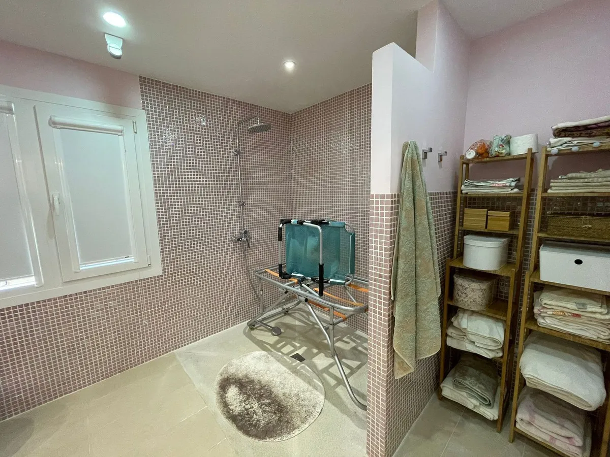 5f0cc44b-9697-4a87-956f-46915f68e169