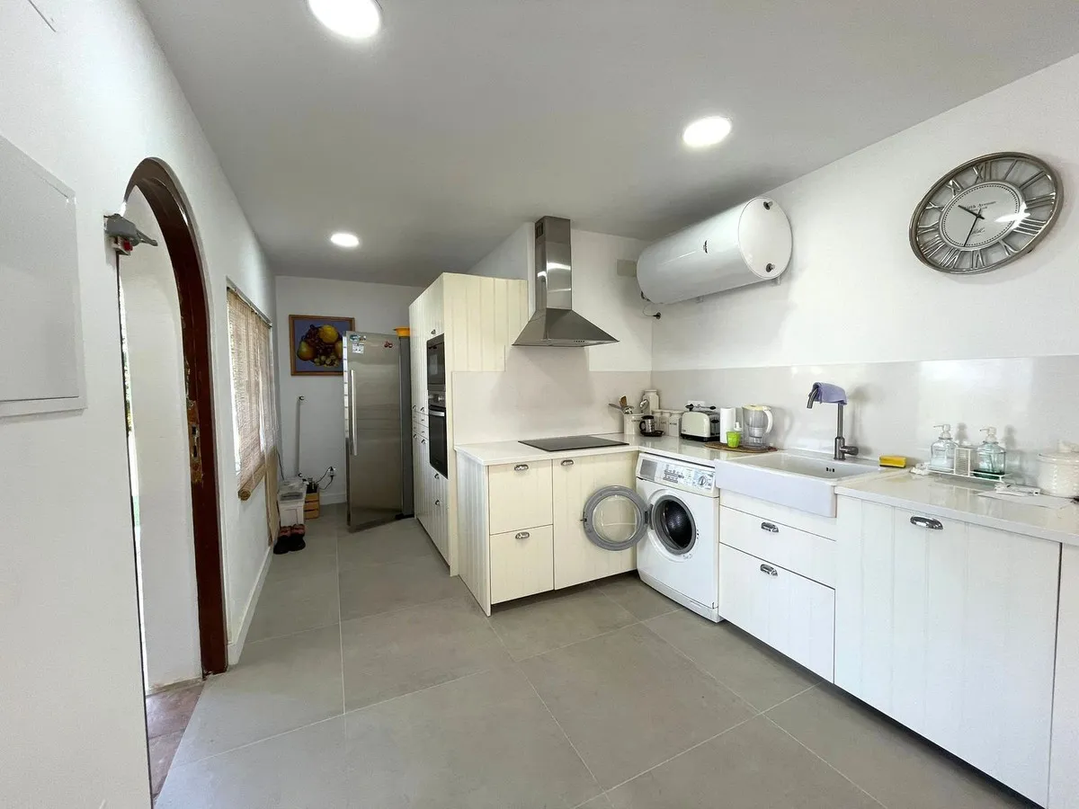 bcaf4c16-d70b-4f58-ac74-91bfa9079257