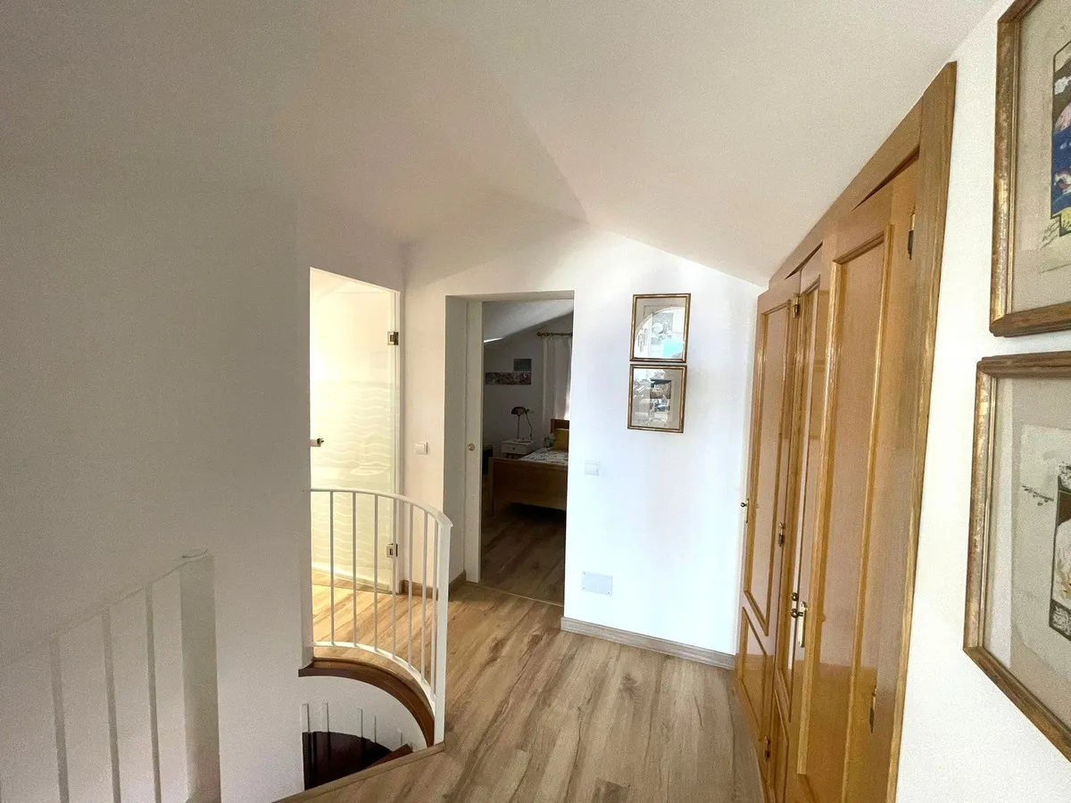 f806bcc6-e5a4-4bde-9812-ad16d0e30f18