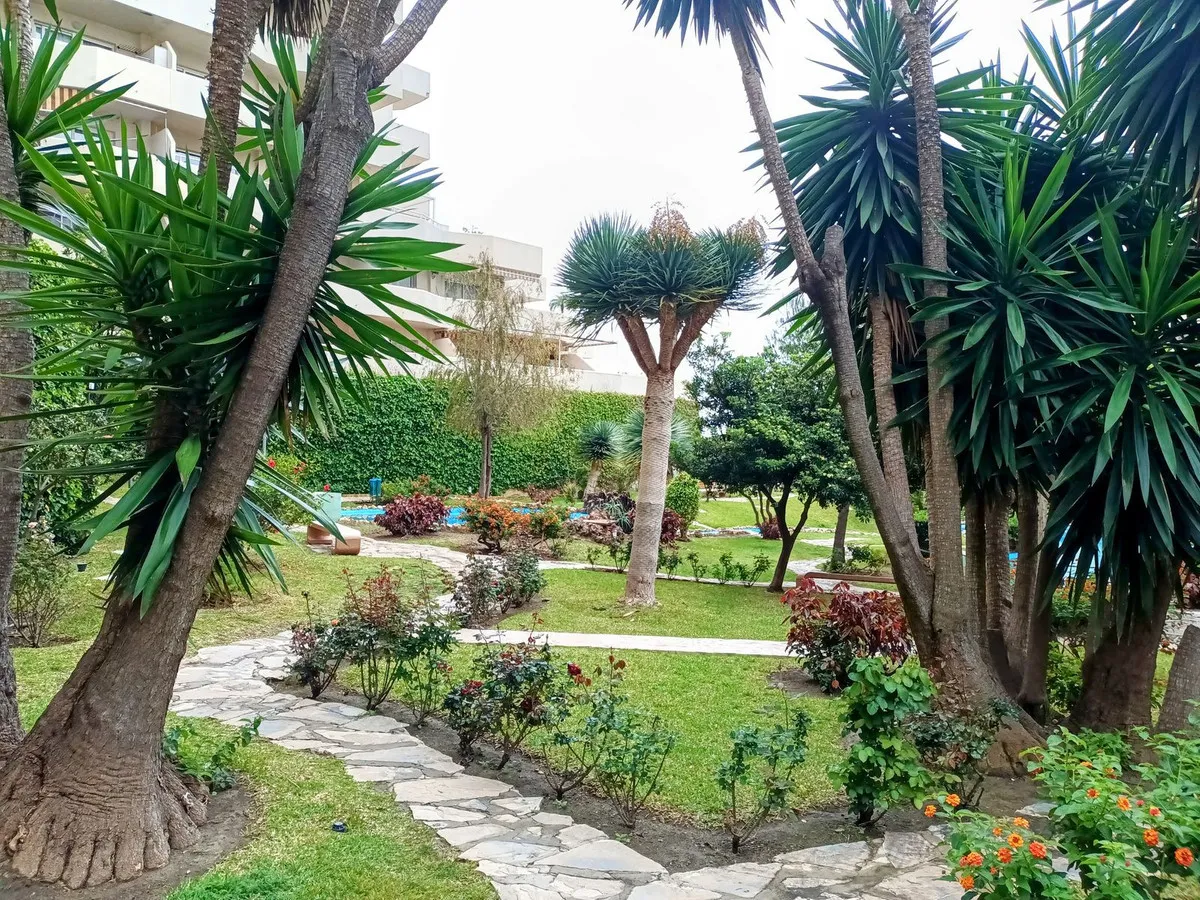 2e140ad9-b0b2-46b8-b63f-8e4dda1eb59b