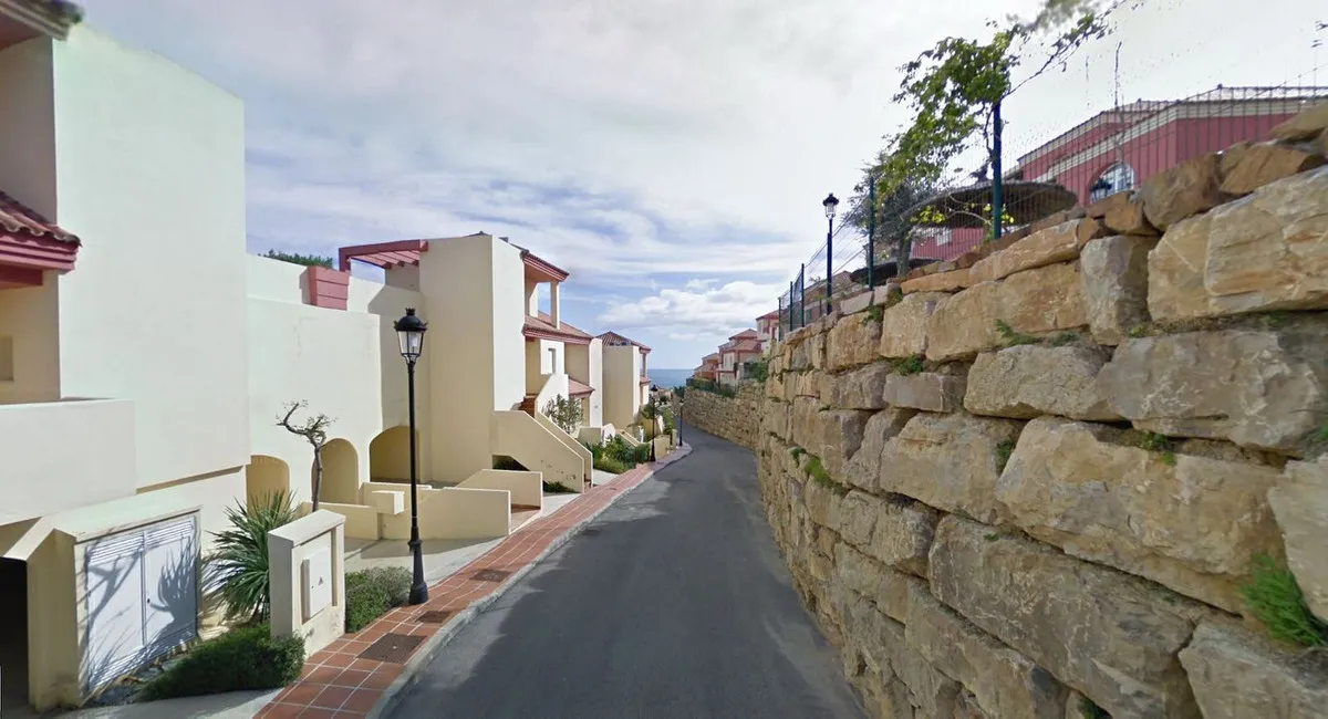 b7ec8a53-ea9c-48fa-9d8d-8289c2a71a50