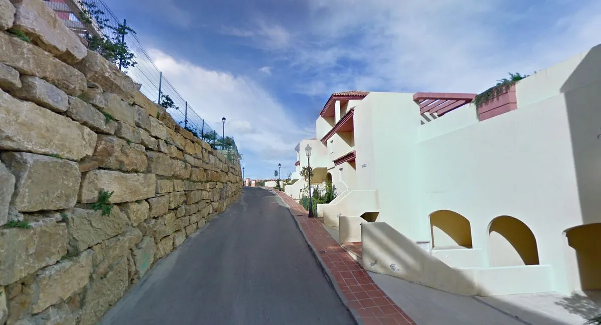 fbd33fb4-d966-4145-a749-a141b2ddd44c