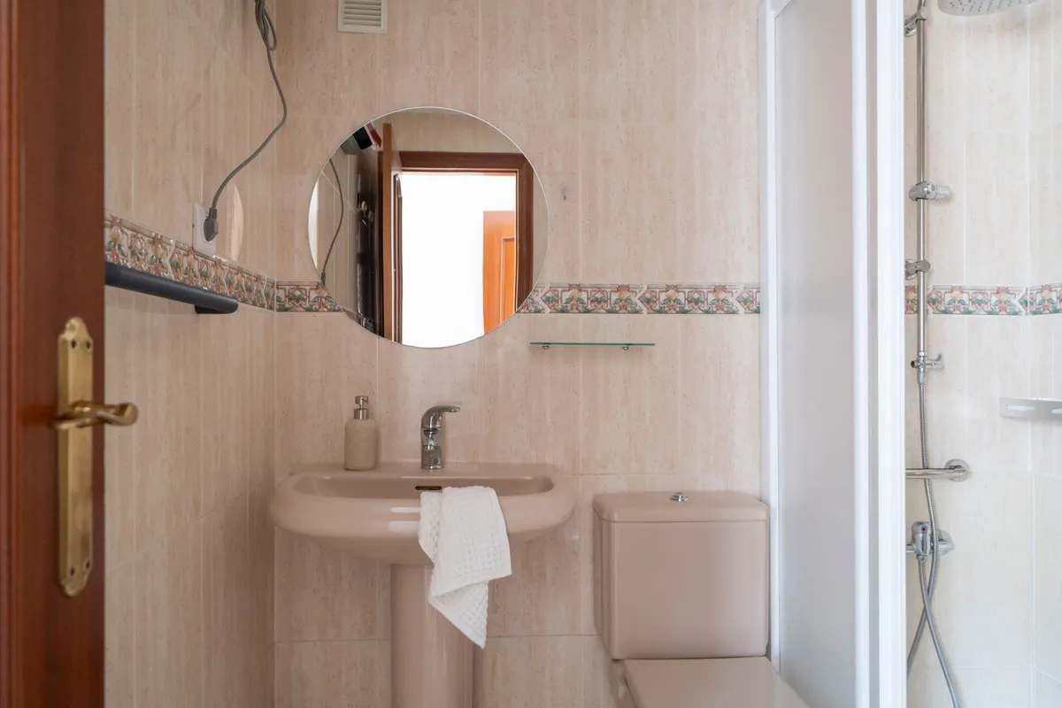 195ae52c-2796-43cb-b53a-54d51029bf2d