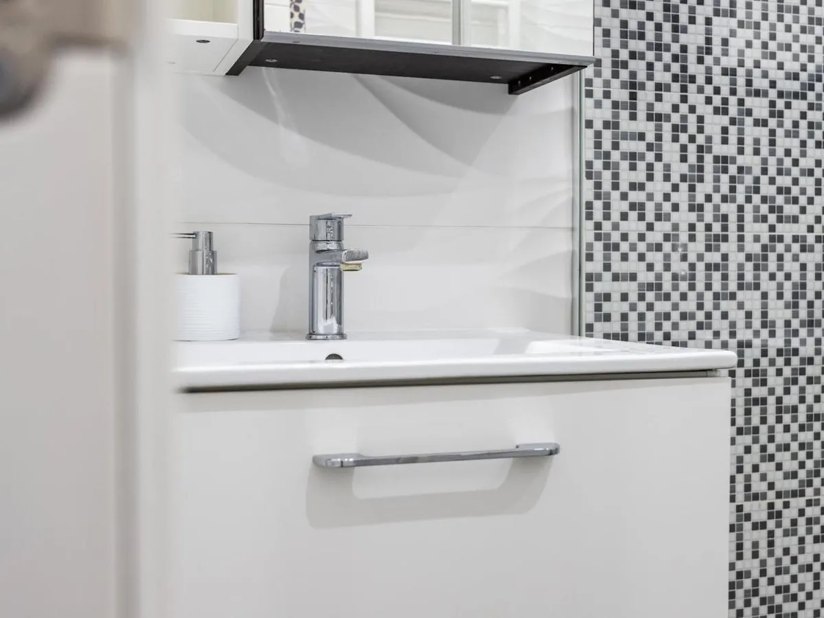 1e7f4ee4-e91a-43e2-b80b-6e3a9444fa40