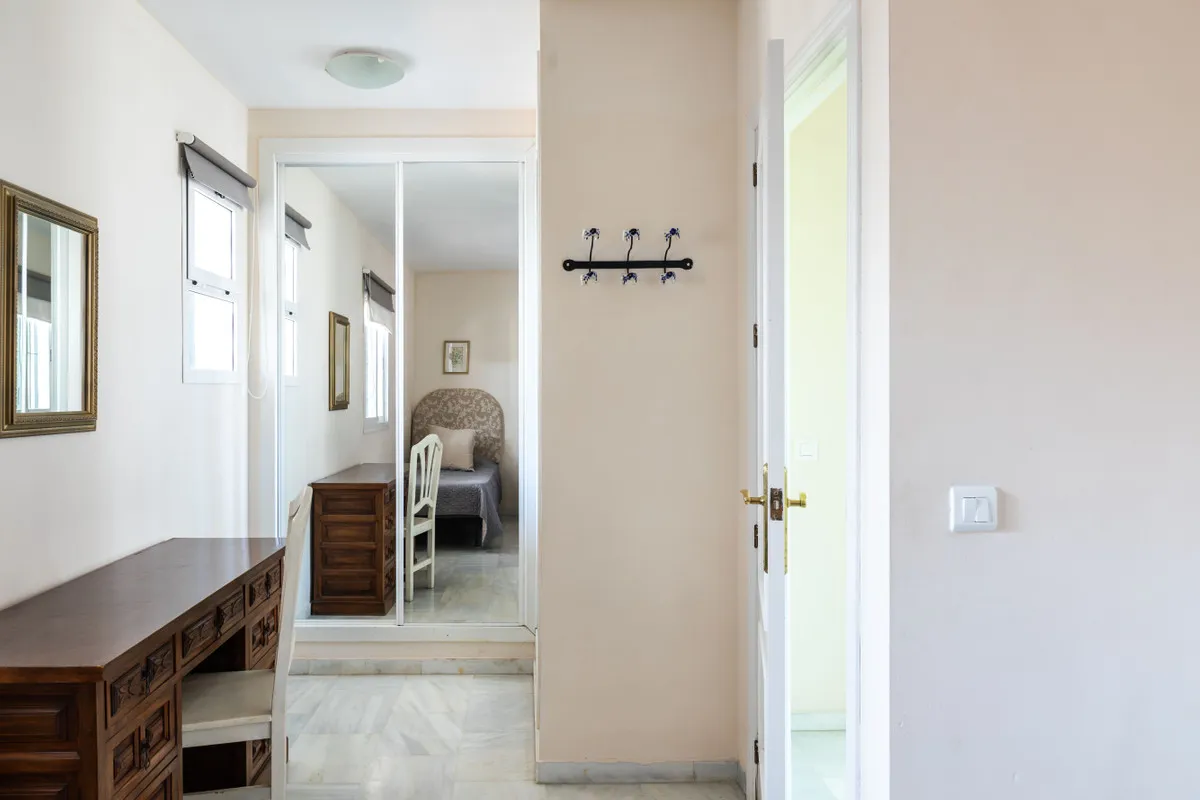 e7242447-c1e9-4540-89f6-29a210982e7a