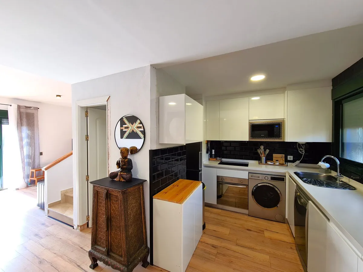 0b3f0700-50f1-47c3-8201-c70d483dad35