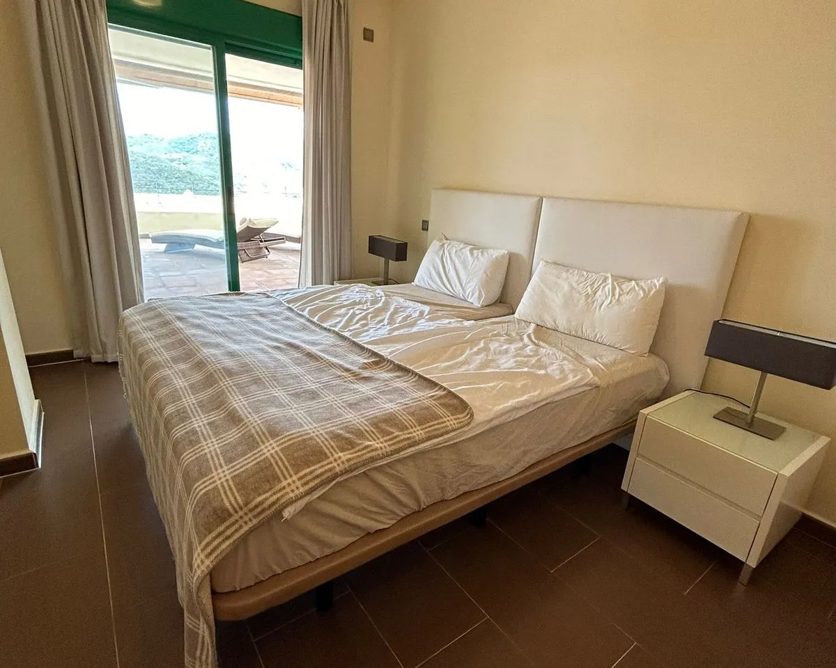 15e9fdf7-63de-4fe8-83ed-0c0f082fbade