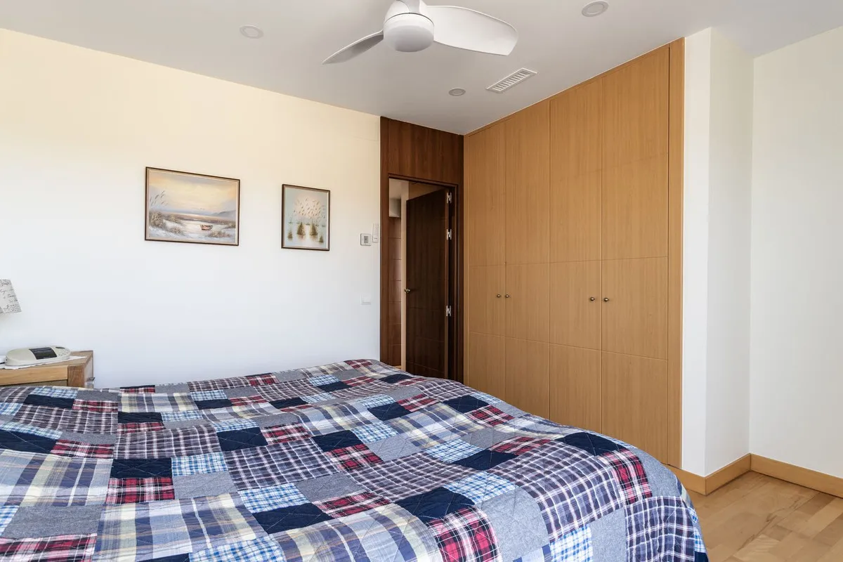 1a255043-2646-4507-bdd8-aaeac839fc51