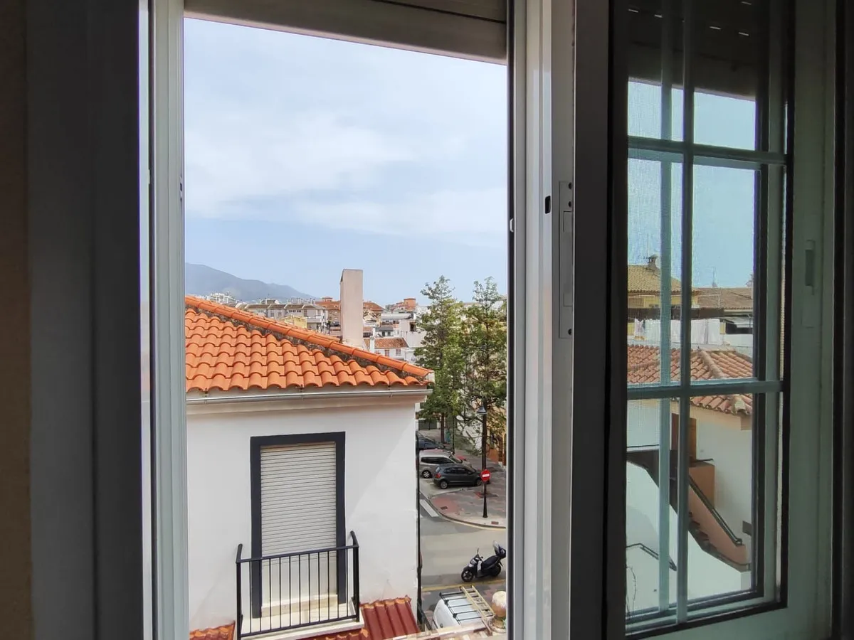 ef6ca98b-5ee9-4085-bb0d-426f0068bf19