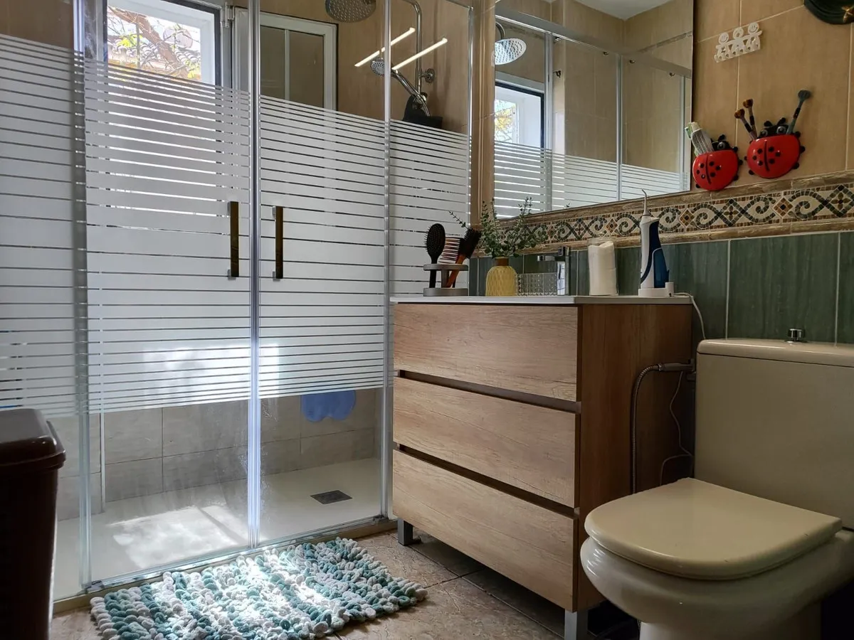 f0454779-4d8b-4f51-bb3e-8bbe3473a3c7