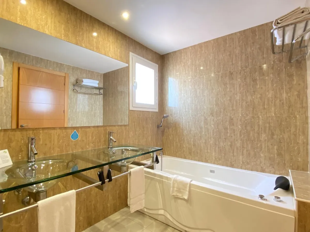 3dadceb5-e039-4ccf-a365-8b14e6c6ecc3