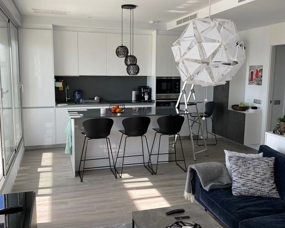 376dabfb-7802-40da-b12c-87e48a60f9f7