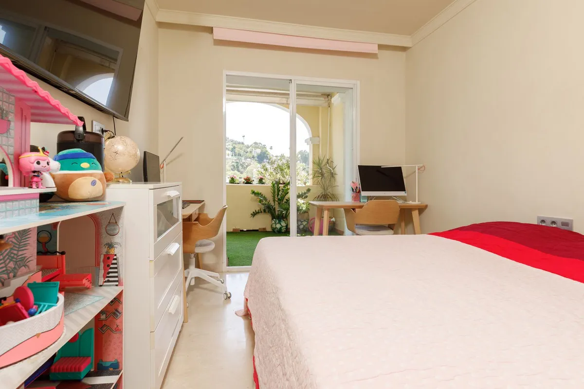 10c1f8dd-bb92-4ca8-936f-cb1d9c1e830a