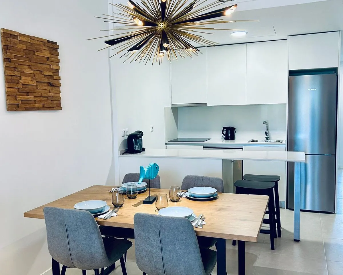 4d90e703-0fd2-4005-9896-308d94d3a345