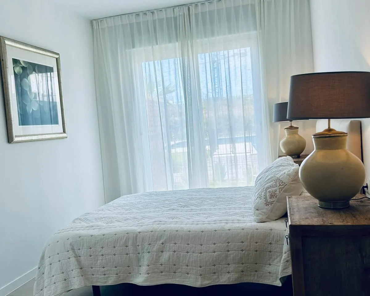 70fb0bad-26ad-457c-8b4c-33957d939431